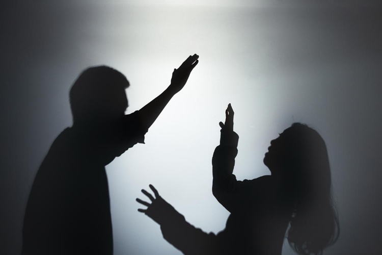女子遭遇家暴反被丈夫起诉“倒打一耙”，冠领律师力证真相助其逆风翻盘