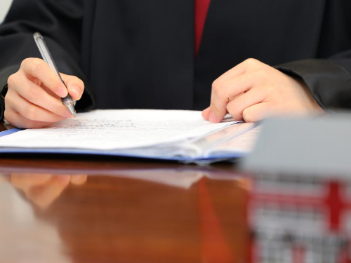 长期跨区接送外孙女难倒花甲老人,冠领律师巧用继承诉讼+温情调解助力化解难题-2 长期跨区接送外孙女难倒花甲老人,冠领律师巧用继承诉讼+温情调解助力化解难题-2