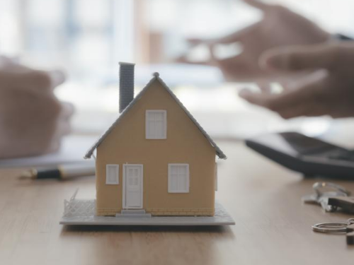 父母遗产房“赠与”成谜,冠领律师铁证破局助七旬老人继承300万元折价款-1 父母遗产房“赠与”成谜,冠领律师铁证破局助七旬老人继承300万元折价款-1