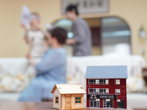 小弟凭五份遗嘱要求占据过半房产，冠领律师调取另案笔录力证说法漏洞为委托人分割全部遗产-1