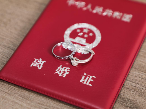 17万房产补偿款前夫拖欠4年，冠领律师助女子获判决令对方7日内还清-1