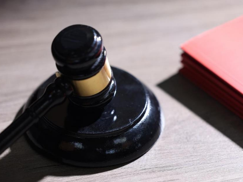 “黄昏恋”夫妻相差30岁产生信任危机，冠领律师以法为据帮女方保住婚姻-2